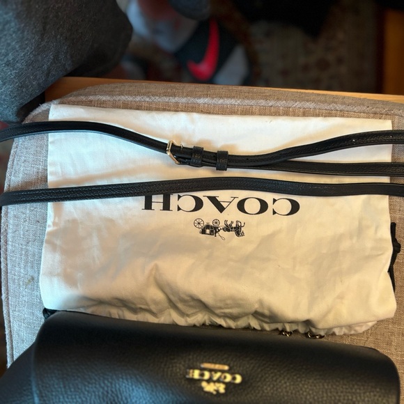 Black coach handbag like new - Picture 8 of 9